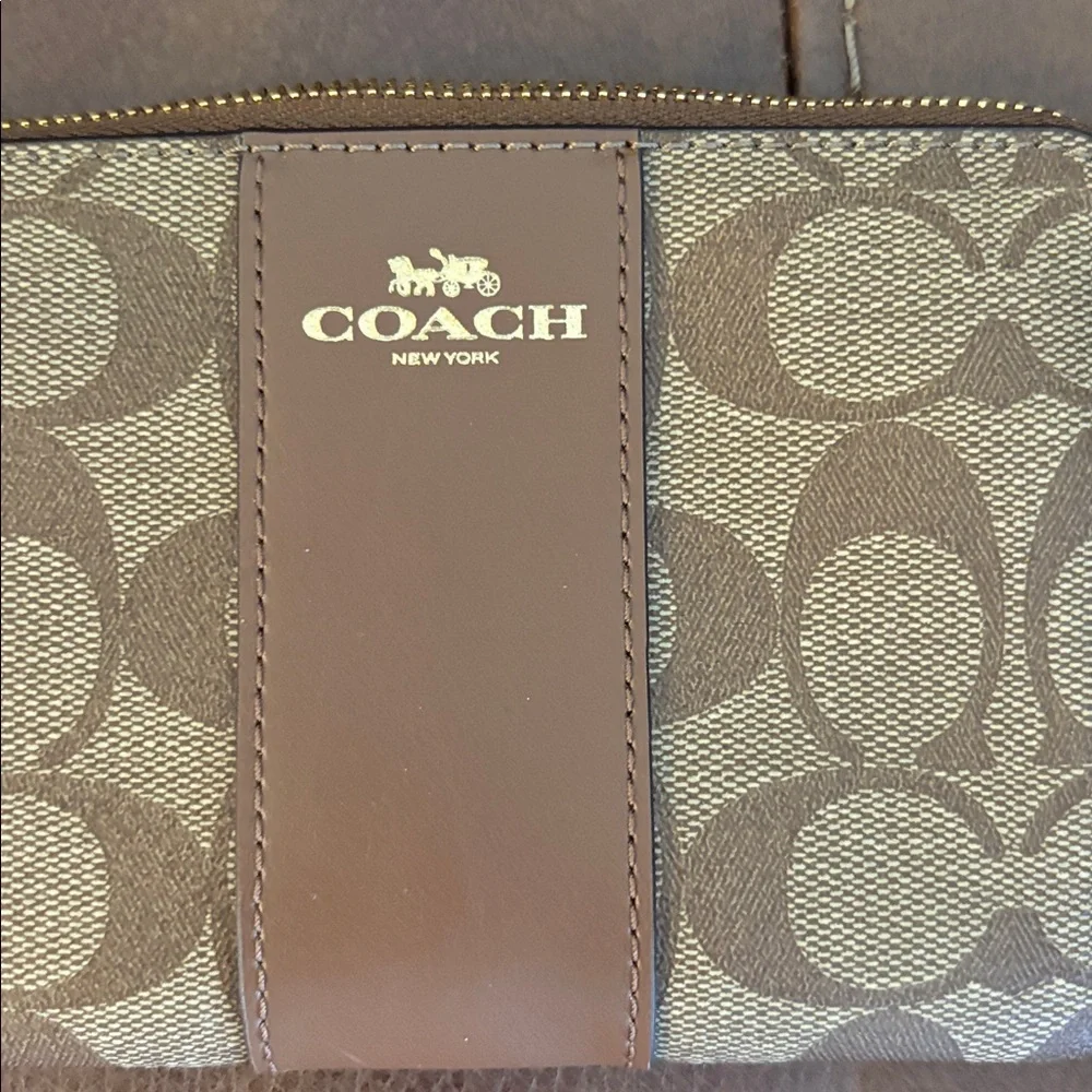 Coach Signature Brown‎ Wristlet